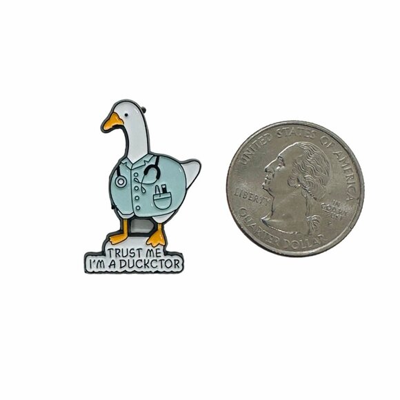 ✨Cartoon Animal Shaped Doctor Duck Pin Brooch Trust Me I'm A Ducktor for Doctors - Picture 4 of 5